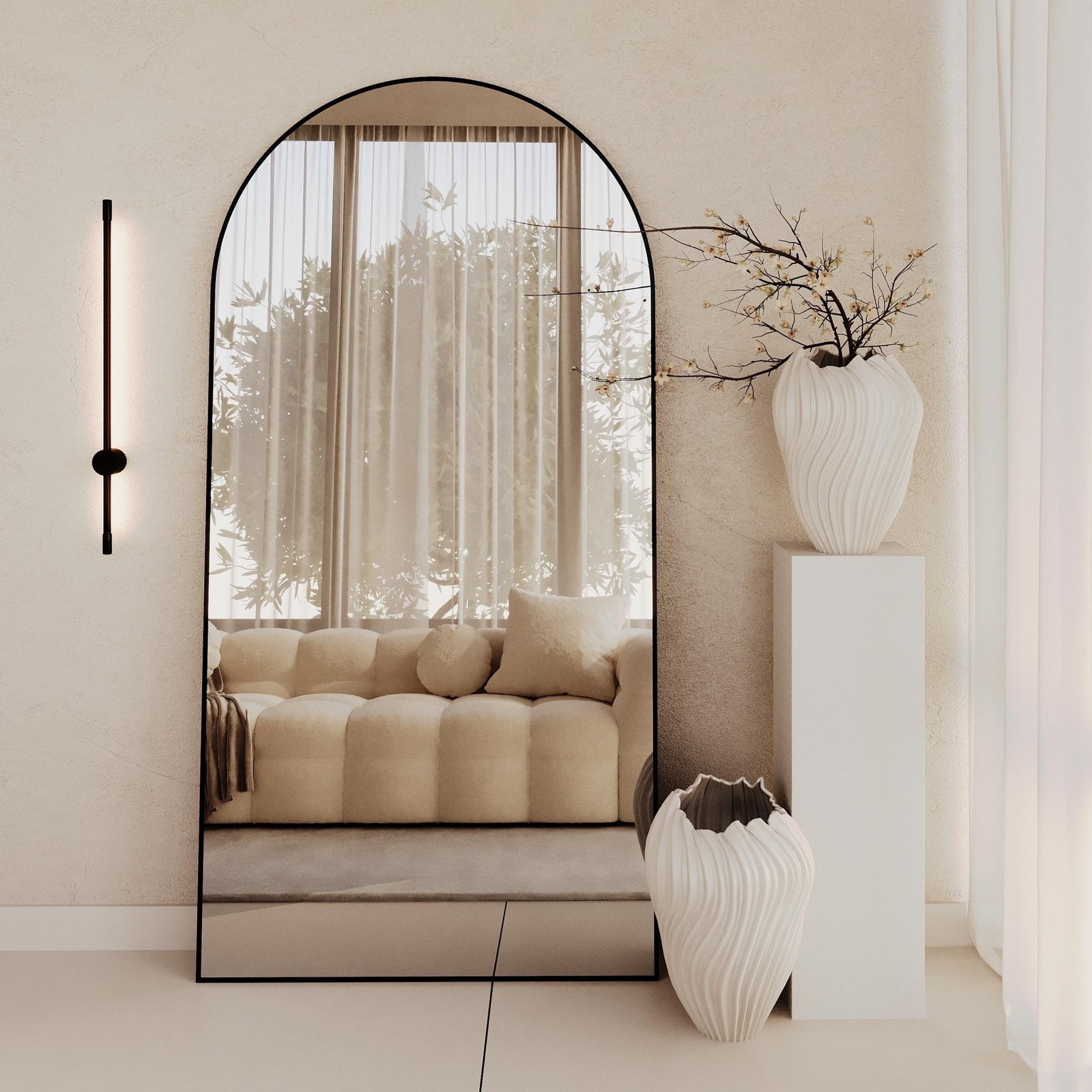 Dark Elegance: The Allure of Noir Mirrors in Modern Interiors